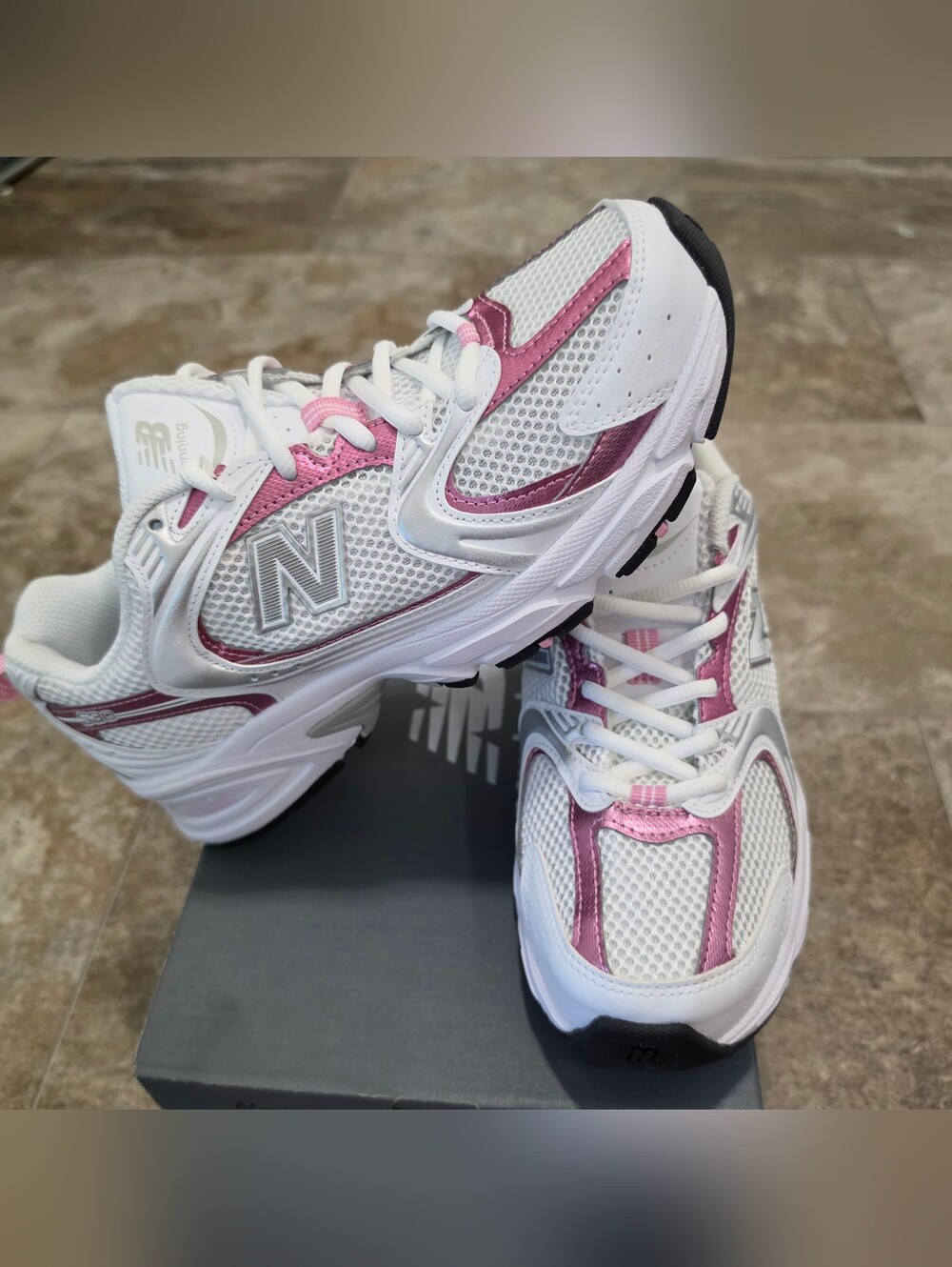 New Balance 530 Sneakers / Women's Size 8